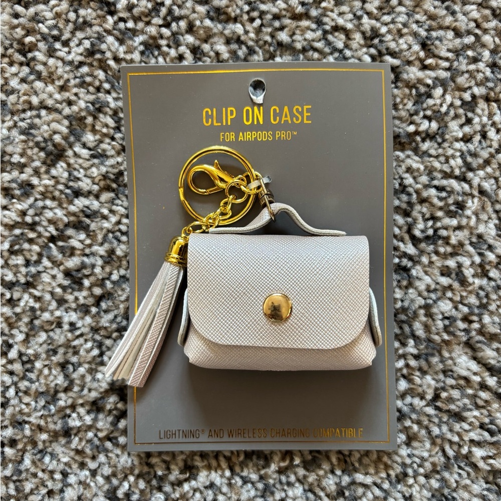 Oliver Smith & Co AirPods Pro Clip On Case Shiny White W/ Gold Keychain Wireless